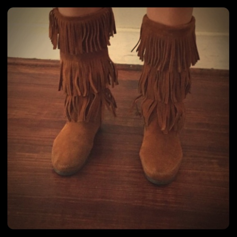 Adorable Minnetonka Boots - Picture 2 of 4
